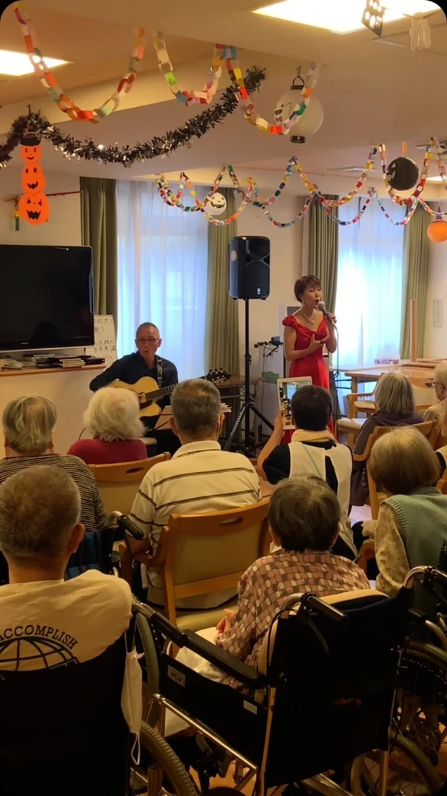 ✨🎶【特別コンサート開催！】🎶✨

9/10、ウェルホームからんにて、西みほさんによる素晴らしいソプラノコンサートが開催されました！🎤🌸
美しい歌声と感動のひとときを、入居者の皆様と共に楽しむことができました。✨💖
西さん、石丸さん、そしてご参加いただいた皆様、心からありがとうございました！🌟

📸 こちらはその時の様子です。

#西みほ #コンサート #ウェルホームからん #